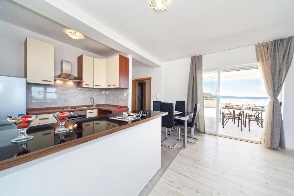 Casa Di Tenor Split 0*,